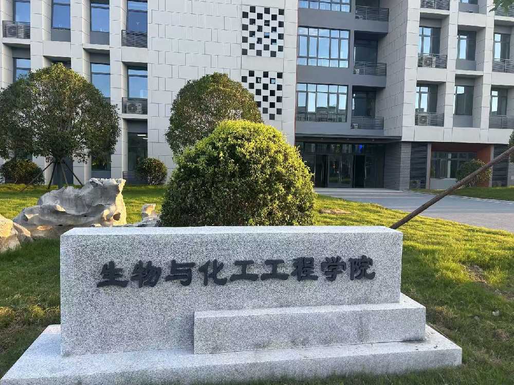 罗平县扬州职业大学体育场高杆灯项目